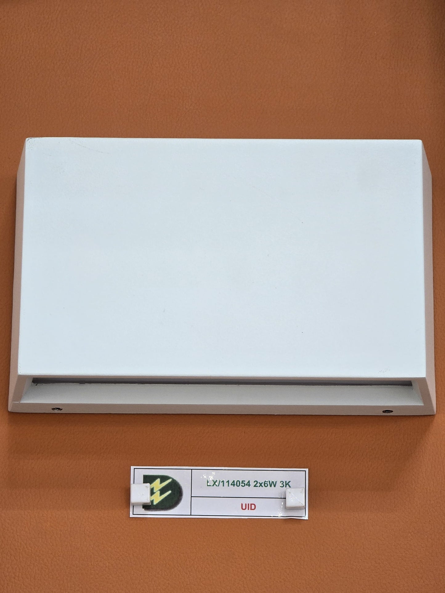 LX/114054 | مصباح لوماكس LED للأعلى والأسفل، 2*6 واط - أبيض مطفي 3K