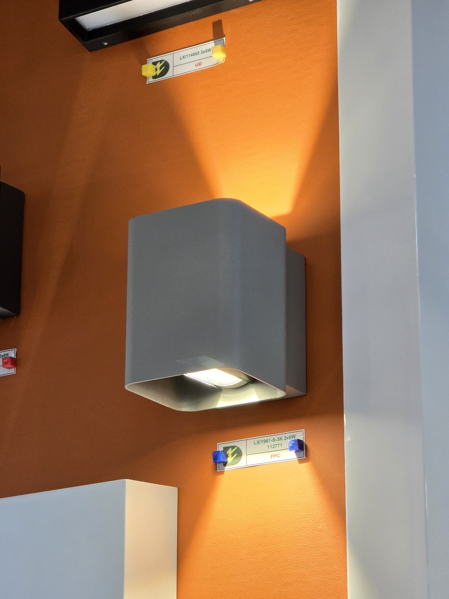 LX/112771 | مصباح لوماكس LED للأعلى والأسفل ٢*٦ واط | ٣K/٤K فضي