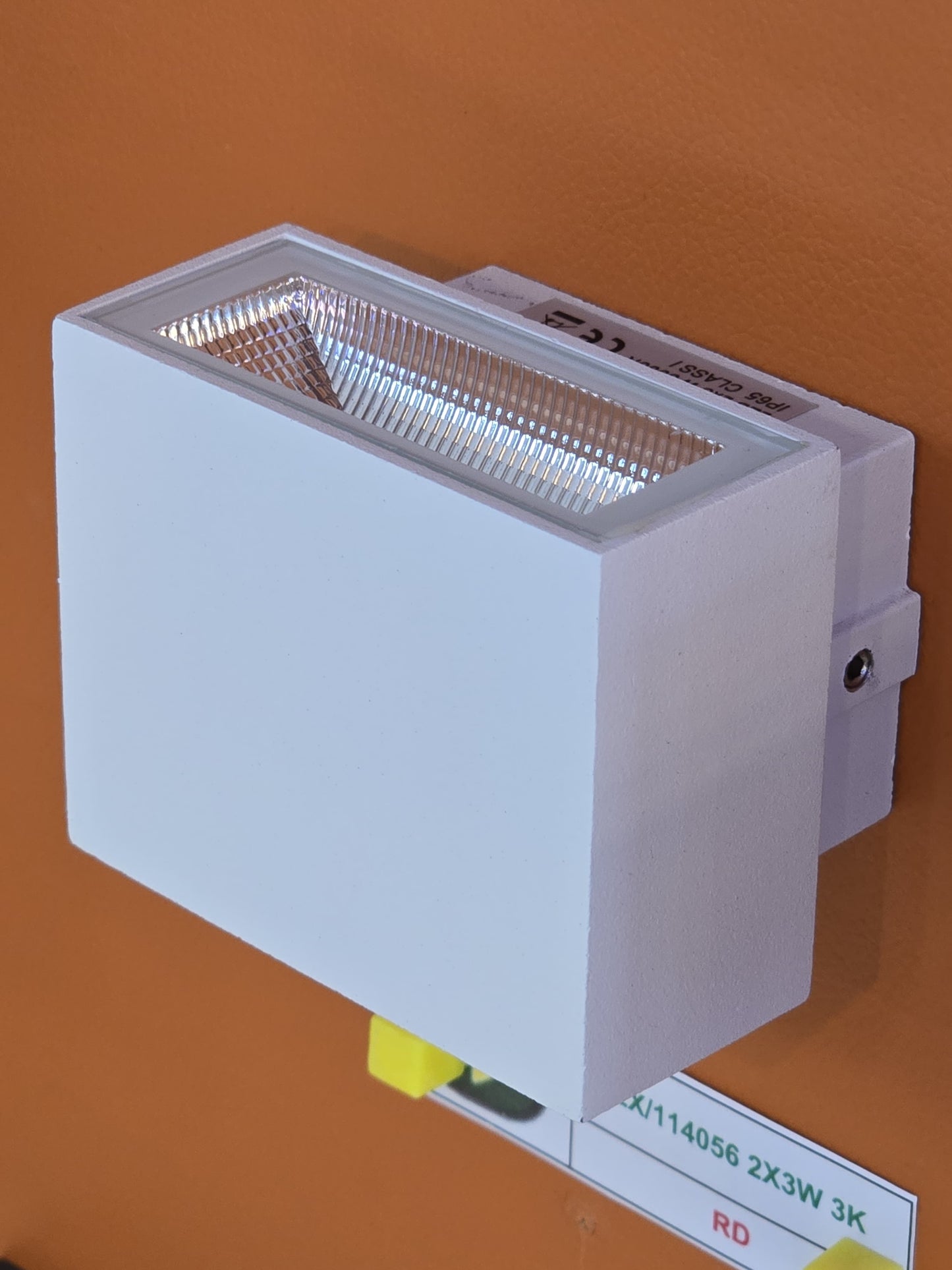 LX/114056 | مصباح لوماكس للأعلى والأسفل IP65 LED 2*3 واط - أبيض مطفي 3K