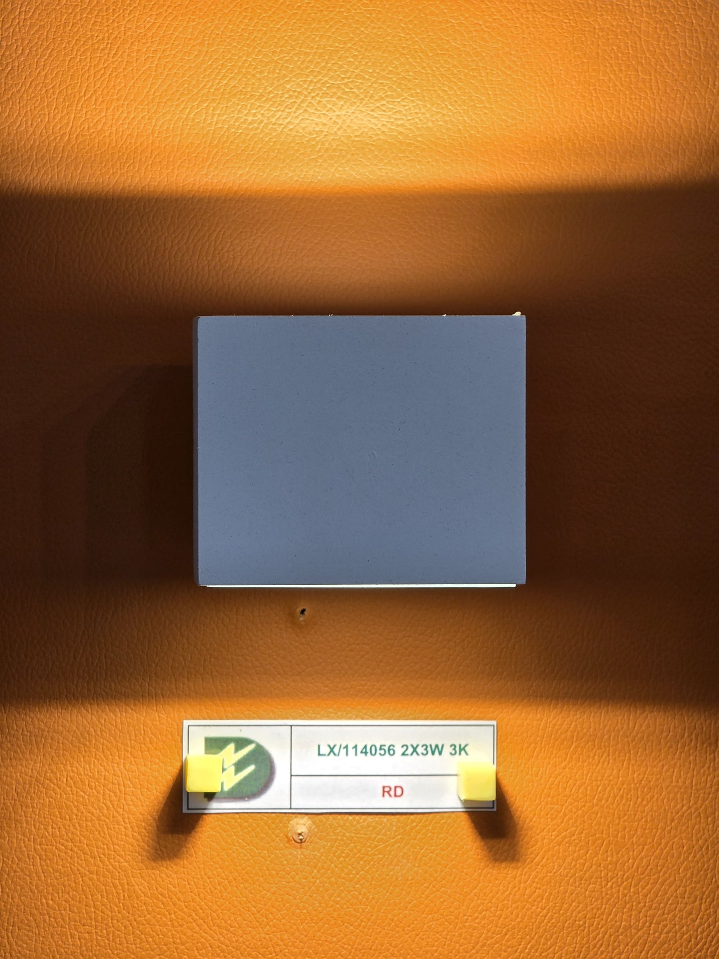 LX/114056 | مصباح لوماكس للأعلى والأسفل IP65 LED 2*3 واط - أبيض مطفي 3K