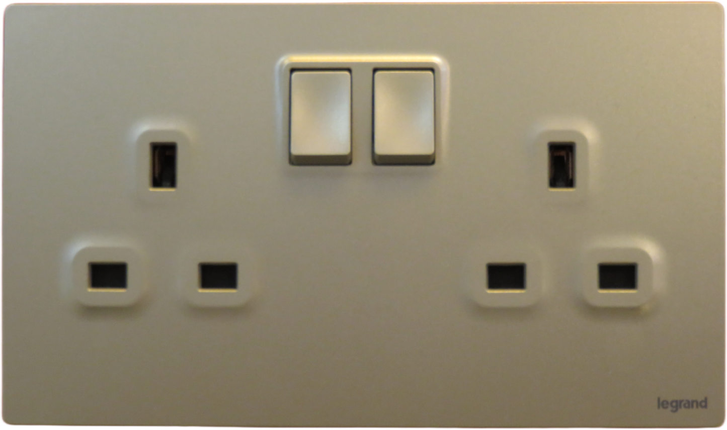 L/113646 | LEGRAND MALLIA SENSES DOUBLE SOCKET WITH SWITCH